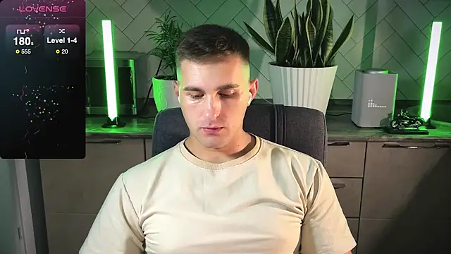 Snapshot of Sweeet__boy chatting on January 24, 8:11 pm Sweeet boy online show from January 24, 8:11 pm