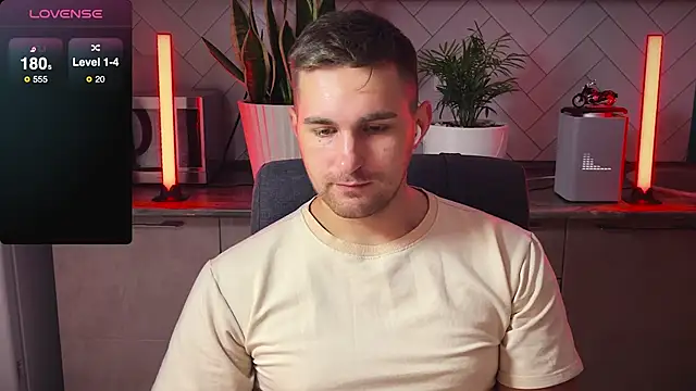 Snapshot of Sweeet__boy chatting on January 30, 8:43 am Sweeet boy online show from January 30, 8:43 am