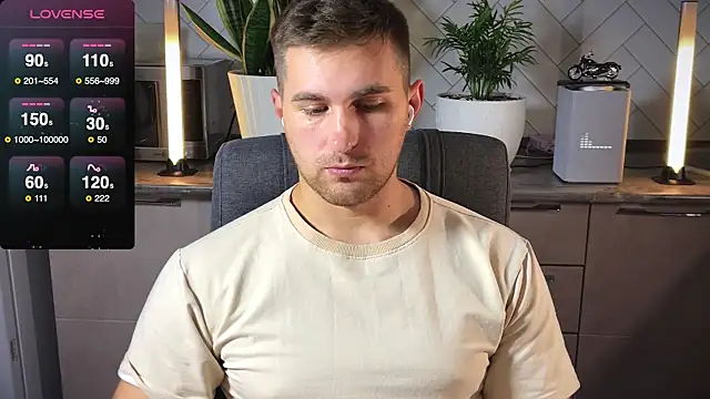 Snapshot of Sweeet__boy chatting on January 31, 9:27 am Sweeet boy online show from January 31, 9:27 am