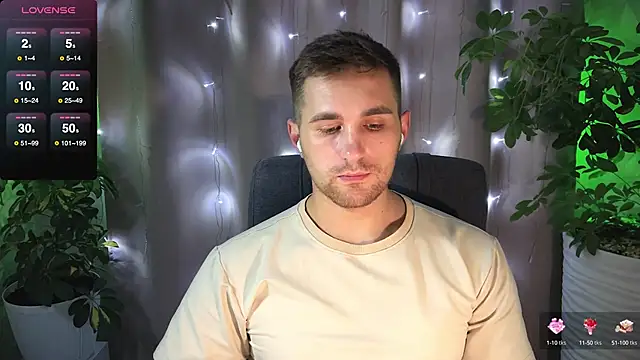 Snapshot of Sweeet__boy chatting on February 1, 7:13 pm Sweeet boy online show from February 1, 7:13 pm