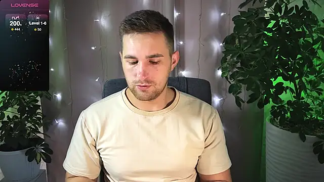 Snapshot of Sweeet__boy chatting on February 2, 7:20 am Sweeet boy online show from February 2, 7:20 am