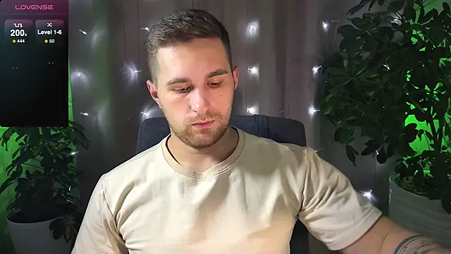 Snapshot of Sweeet__boy chatting on February 2, 7:46 pm Sweeet boy online show from February 2, 7:46 pm