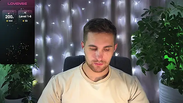 Snapshot of Sweeet__boy chatting on February 3, 7:10 pm Sweeet boy online show from February 3, 7:10 pm