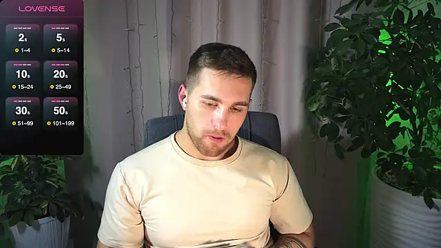 Snapshot of Sweeet__boy chatting on February 4, 8:38 pm Sweeet boy online show from February 4, 8:38 pm