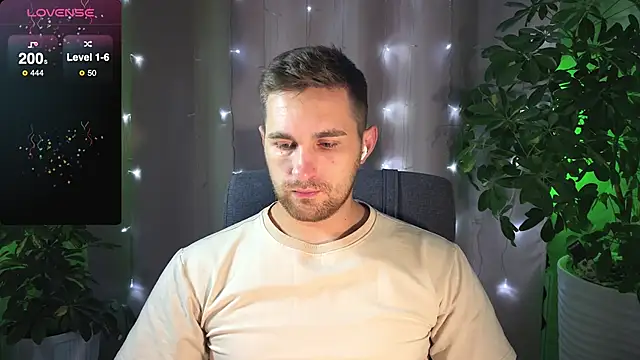 Snapshot of Sweeet__boy chatting on February 5, 11:17 pm Sweeet boy online show from February 5, 11:17 pm