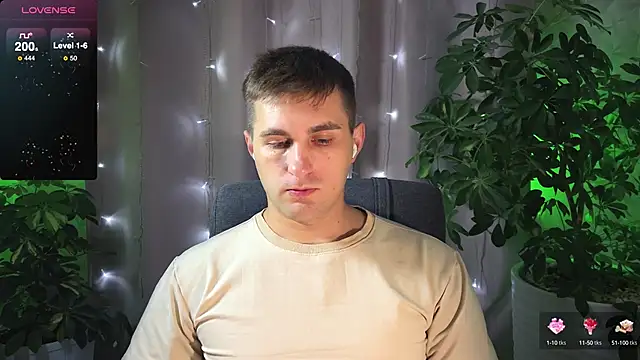 Snapshot of Sweeet__boy chatting on February 7, 7:17 pm Sweeet boy online show from February 7, 7:17 pm