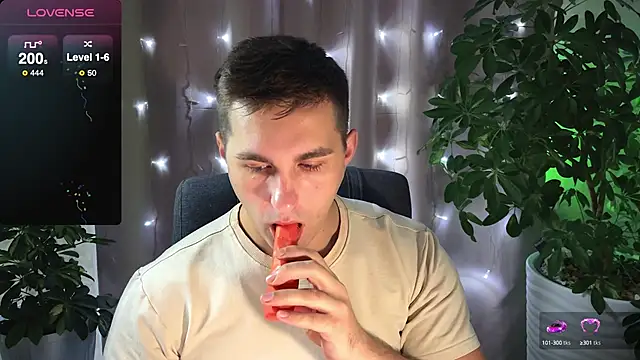 Snapshot of Sweeet__boy chatting on February 8, 6:33 am Sweeet boy online show from February 8, 6:33 am