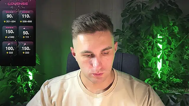 Snapshot of Sweeet__boy chatting on February 8, 7:59 pm Sweeet boy online show from February 8, 7:59 pm