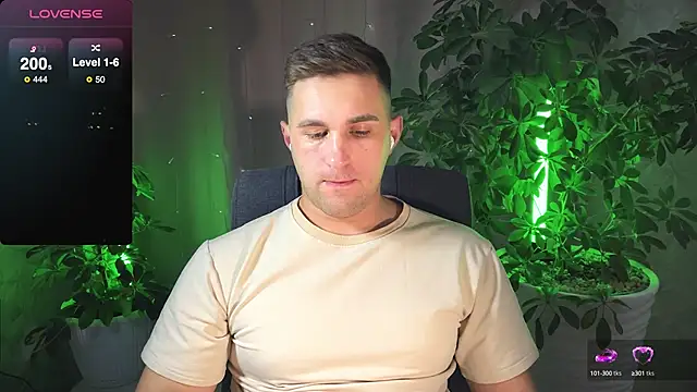 Snapshot of Sweeet__boy chatting on February 9, 6:05 pm Sweeet boy online show from February 9, 6:05 pm