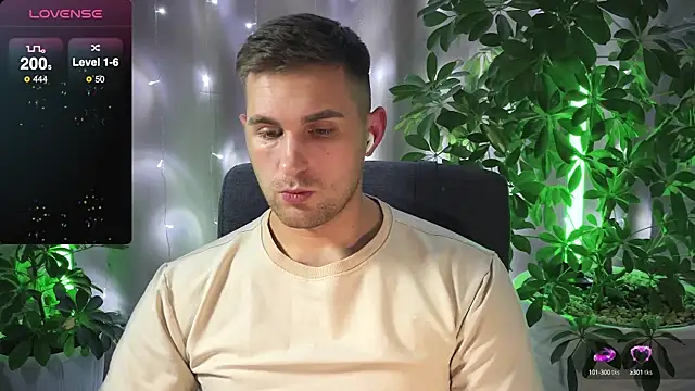 Snapshot of Sweeet__boy chatting on February 11, 5:50 pm Sweeet boy online show from February 11, 5:50 pm