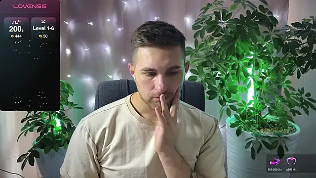 Snapshot of Sweeet__boy chatting on February 15, 9:05 am Sweeet boy online show from February 15, 9:05 am