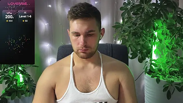 Snapshot of Sweeet__boy chatting on February 16, 6:10 am Sweeet boy online show from February 16, 6:10 am