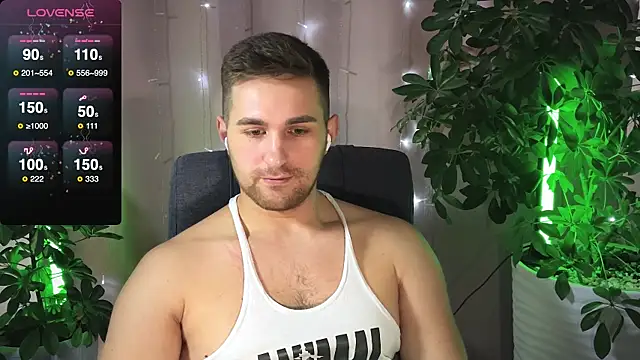 Snapshot of Sweeet__boy chatting on February 16, 9:15 am Sweeet boy online show from February 16, 9:15 am