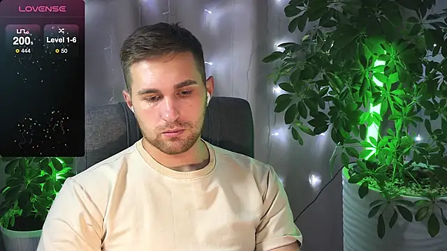 Snapshot of Sweeet__boy chatting on February 17, 9:41 pm Sweeet boy online show from February 17, 9:41 pm