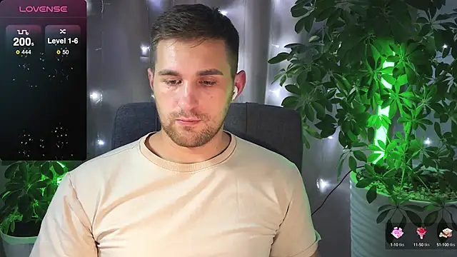 Snapshot of Sweeet__boy chatting on February 19, 7:38 pm Sweeet boy online show from February 19, 7:38 pm