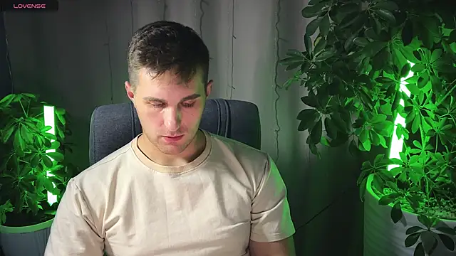 Snapshot of Sweeet__boy chatting on February 20, 9:31 pm Sweeet boy online show from February 20, 9:31 pm