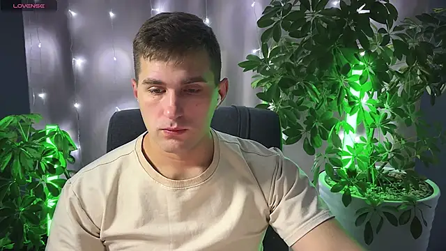 Snapshot of Sweeet__boy chatting on February 22, 4:40 am Sweeet boy online show from February 22, 4:40 am