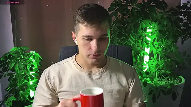 Snapshot of Sweeet__boy chatting on February 22, 10:18 am Sweeet boy online show from February 22, 10:18 am