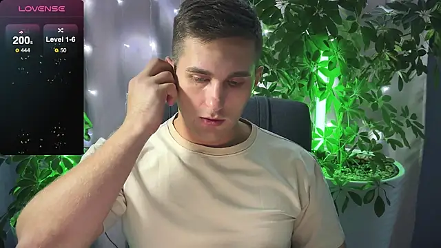 Snapshot of Sweeet__boy chatting on February 22, 7:58 pm Sweeet boy online show from February 22, 7:58 pm