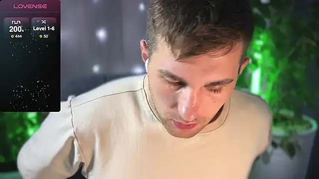 Snapshot of Sweeet__boy chatting on February 25, 8:19 pm Sweeet boy online show from February 25, 8:19 pm