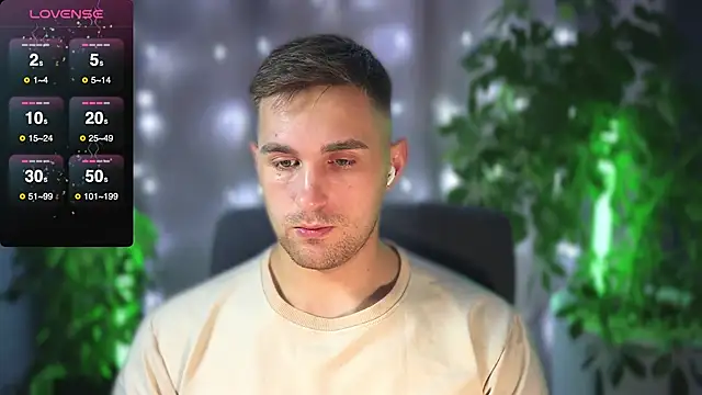 Snapshot of Sweeet__boy chatting on February 26, 9:27 pm Sweeet boy online show from February 26, 9:27 pm