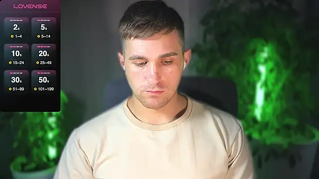 Snapshot of Sweeet__boy chatting on March 3, 7:49 pm Sweeet boy online show from March 3, 7:49 pm