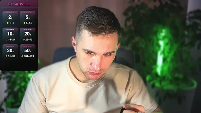 Snapshot of Sweeet__boy chatting on March 4, 8:46 am Sweeet boy online show from March 4, 8:46 am