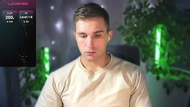 Snapshot of Sweeet__boy chatting on March 6, 8:16 pm Sweeet boy online show from March 6, 8:16 pm