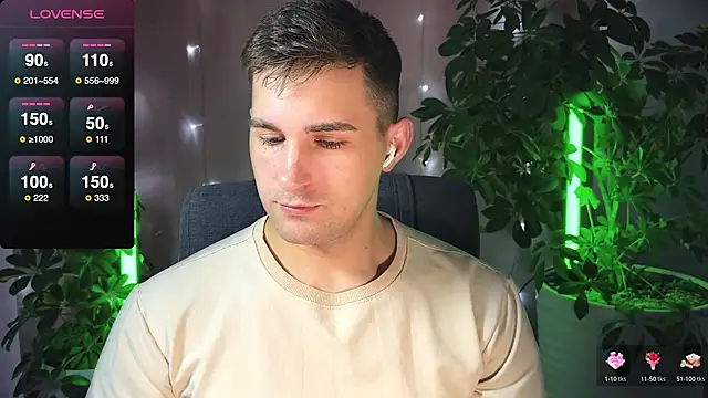 Snapshot of Sweeet__boy chatting on March 7, 8:56 am Sweeet boy online show from March 7, 8:56 am