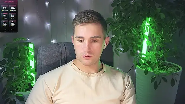 Snapshot of Sweeet__boy chatting on March 7, 8:11 pm Sweeet boy online show from March 7, 8:11 pm