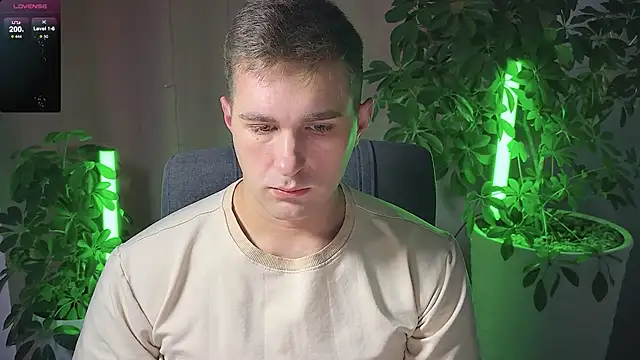 Snapshot of Sweeet__boy chatting on March 8, 5:28 am Sweeet boy online show from March 8, 5:28 am