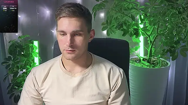 Snapshot of Sweeet__boy chatting on March 9, 6:00 pm Sweeet boy online show from March 9, 6:00 pm