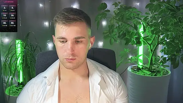 Snapshot of Sweeet__boy chatting on March 15, 7:16 pm Sweeet boy online show from March 15, 7:16 pm