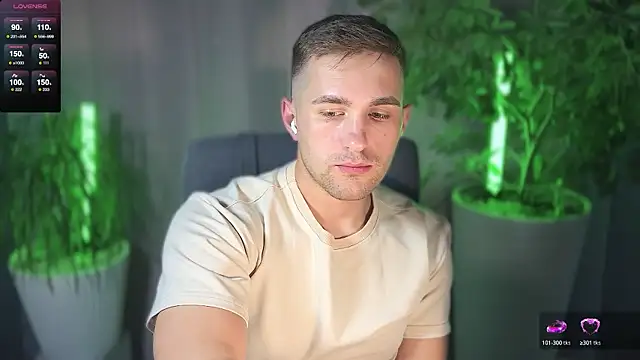 Snapshot of Sweeet__boy chatting on March 17, 7:26 pm Sweeet boy online show from March 17, 7:26 pm