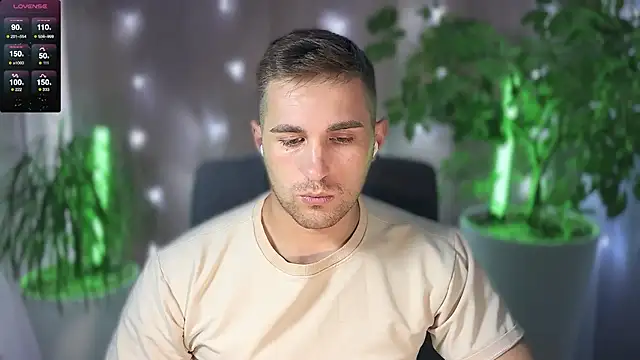 Snapshot of Sweeet__boy chatting on March 18, 12:47 pm Sweeet boy online show from March 18, 12:47 pm