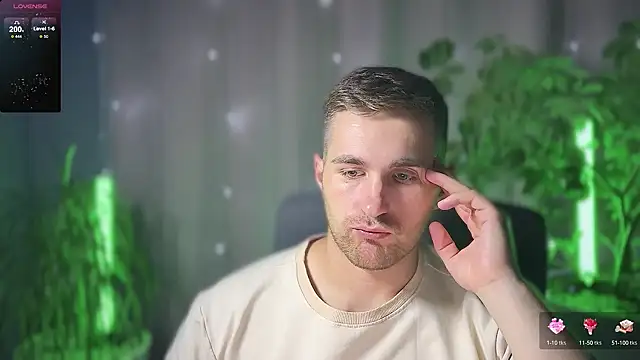 Snapshot of Sweeet__boy chatting on March 20, 9:13 pm Sweeet boy online show from March 20, 9:13 pm