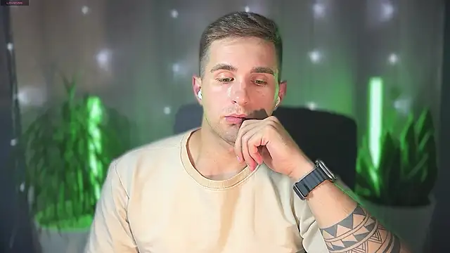 Snapshot of Sweeet__boy chatting on March 22, 5:52 pm Sweeet boy online show from March 22, 5:52 pm