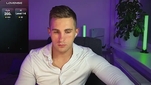 Snapshot of Sweeet__boy chatting on September 12, 1:33 pm Sweeet boy online show from September 12, 1:33 pm