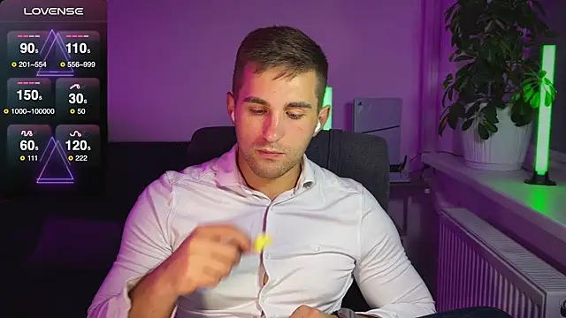 Snapshot of Sweeet__boy chatting on September 19, 5:35 pm Sweeet boy online show from September 19, 5:35 pm