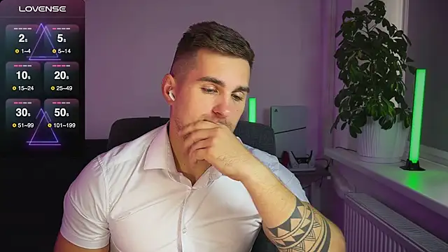 Snapshot of Sweeet__boy chatting on October 2, 7:26 am Sweeet boy online show from October 2, 7:26 am