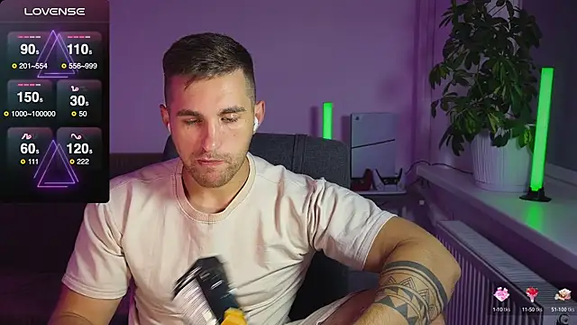 Snapshot of Sweeet__boy chatting on October 3, 2:14 pm Sweeet boy online show from October 3, 2:14 pm