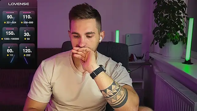 Snapshot of Sweeet__boy chatting on October 7, 8:33 am Sweeet boy online show from October 7, 8:33 am