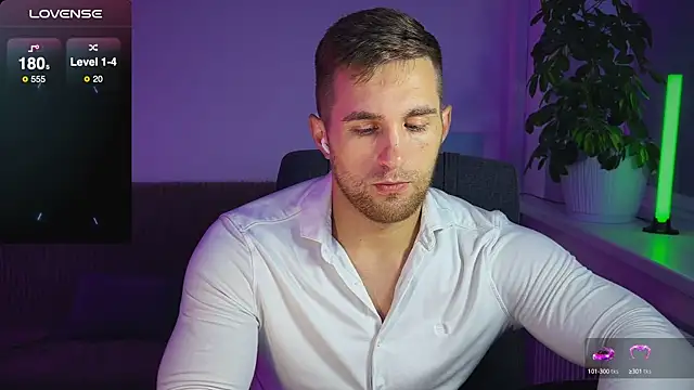 Snapshot of Sweeet__boy chatting on October 9, 9:02 pm Sweeet boy online show from October 9, 9:02 pm