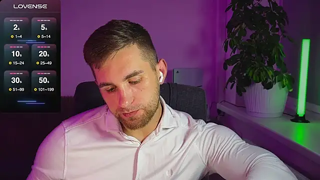 Snapshot of Sweeet__boy chatting on October 13, 9:37 pm Sweeet boy online show from October 13, 9:37 pm