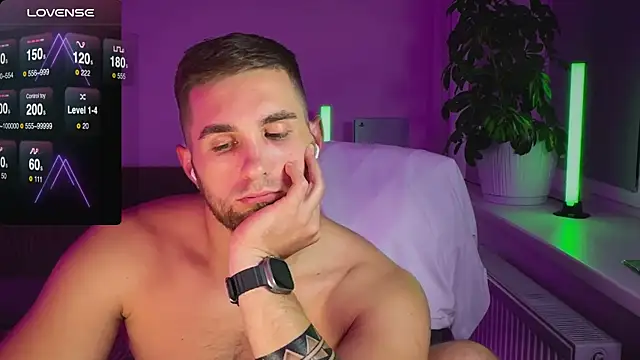 Snapshot of Sweeet__boy chatting on October 24, 12:52 am Sweeet boy online show from October 24, 12:52 am