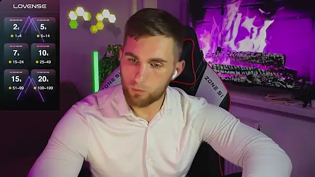 Snapshot of Sweeet__boy chatting on October 31, 10:00 pm Sweeet boy online show from October 31, 10:00 pm