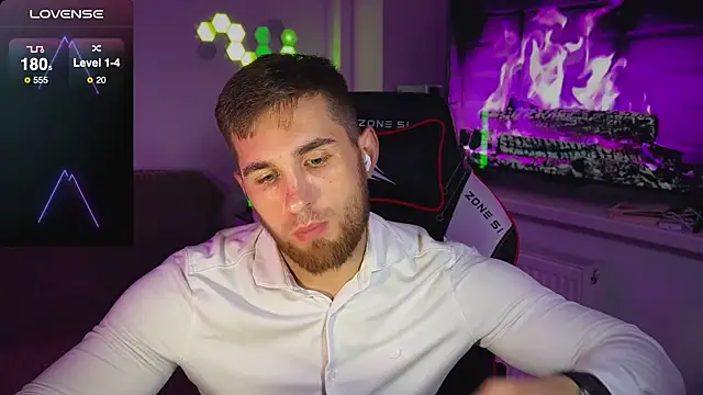 Snapshot of Sweeet__boy chatting on November 2, 3:25 pm Sweeet boy online show from November 2, 3:25 pm