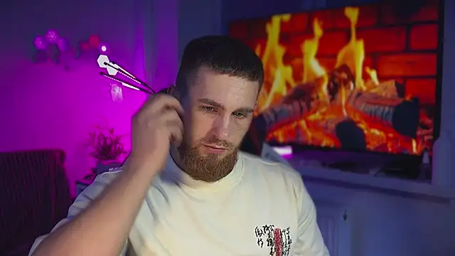 Snapshot of Sweeet__boy chatting on February 11, 9:09 pm Sweeet boy online show from February 11, 9:09 pm