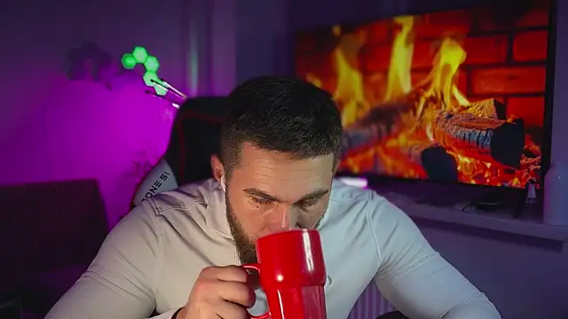 Snapshot of Sweeet__boy chatting on February 13, 9:44 pm Sweeet boy online show from February 13, 9:44 pm