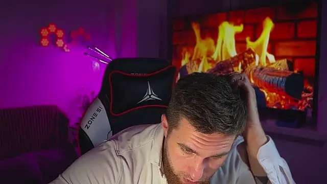 Snapshot of Sweeet__boy chatting on February 22, 6:17 pm Sweeet boy online show from February 22, 6:17 pm